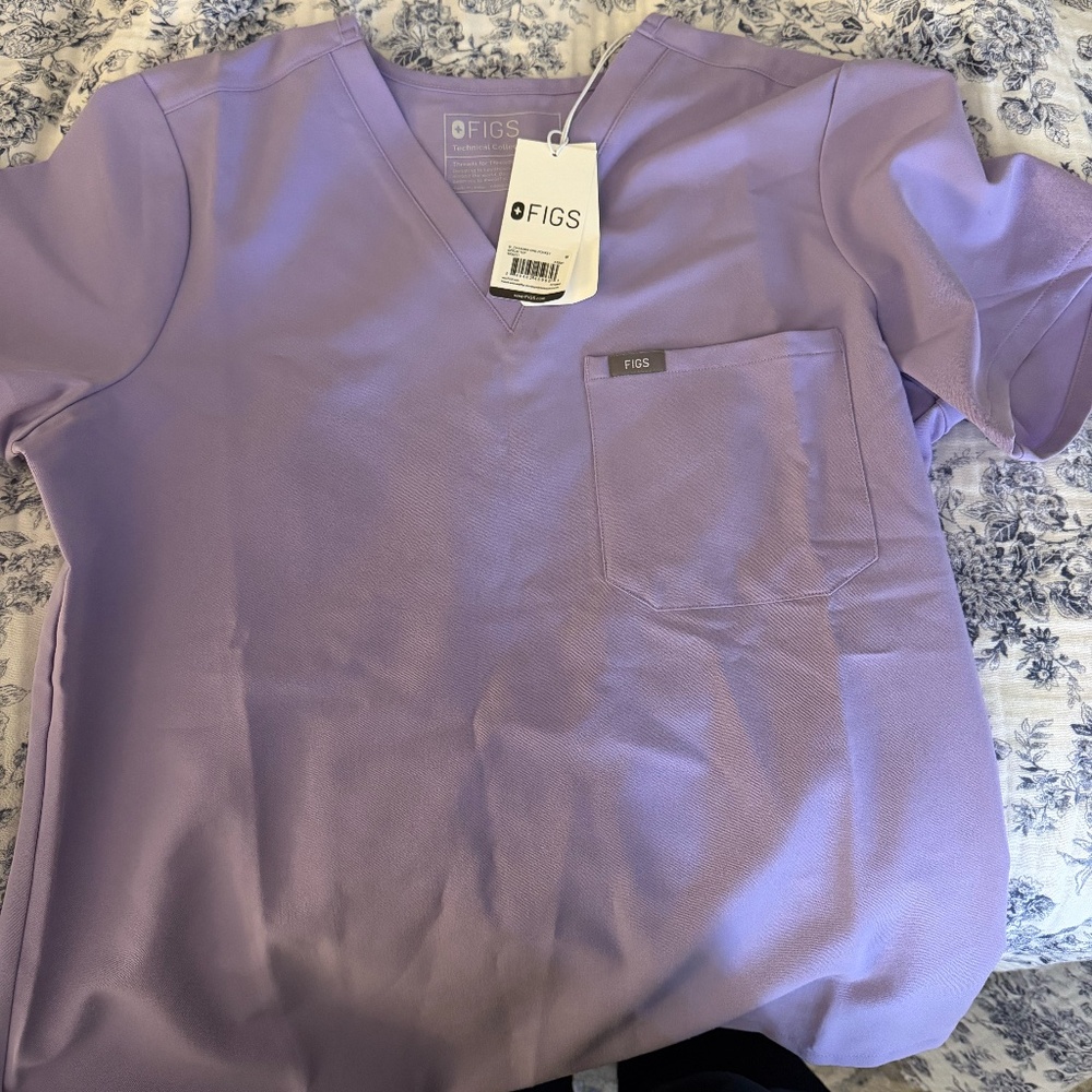 Lavender Dew Catarina - One-Pocket Scrub Top™ Size M